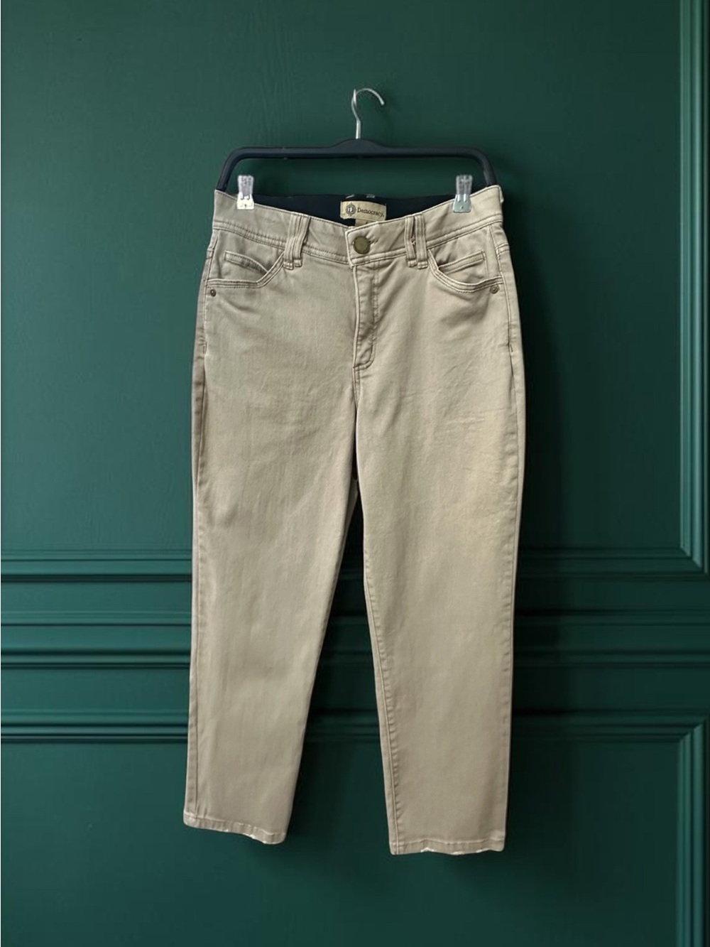Democracy Ab Solution Straight Leg Jeans.
Beige. Size: 8